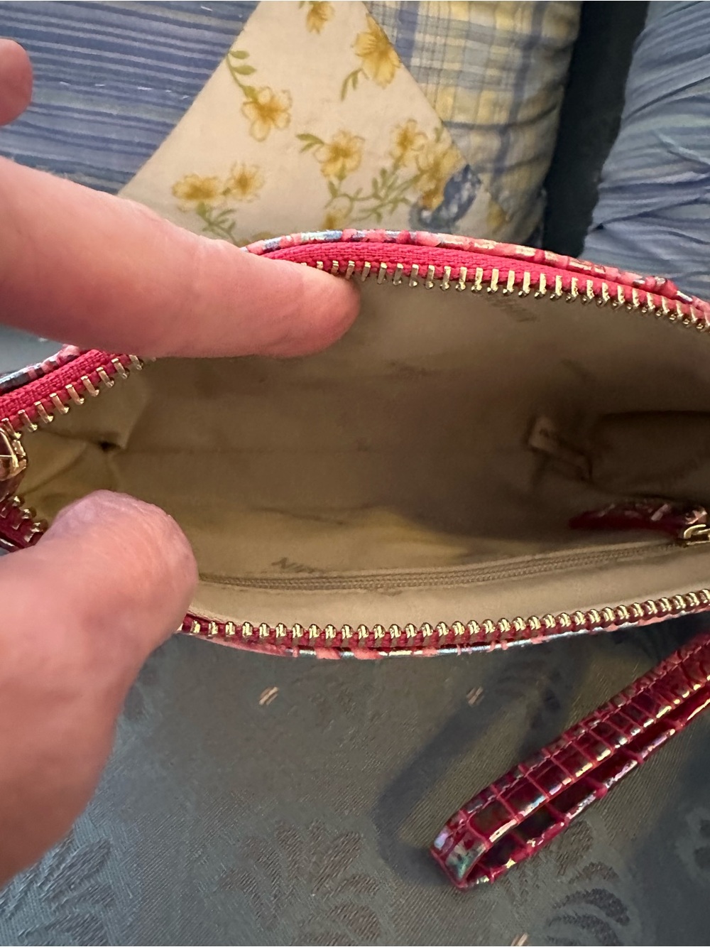 SALE TODAY Brahmin  Magenta Wonderland Daisy Wristlet see below - Picture 4 of 6